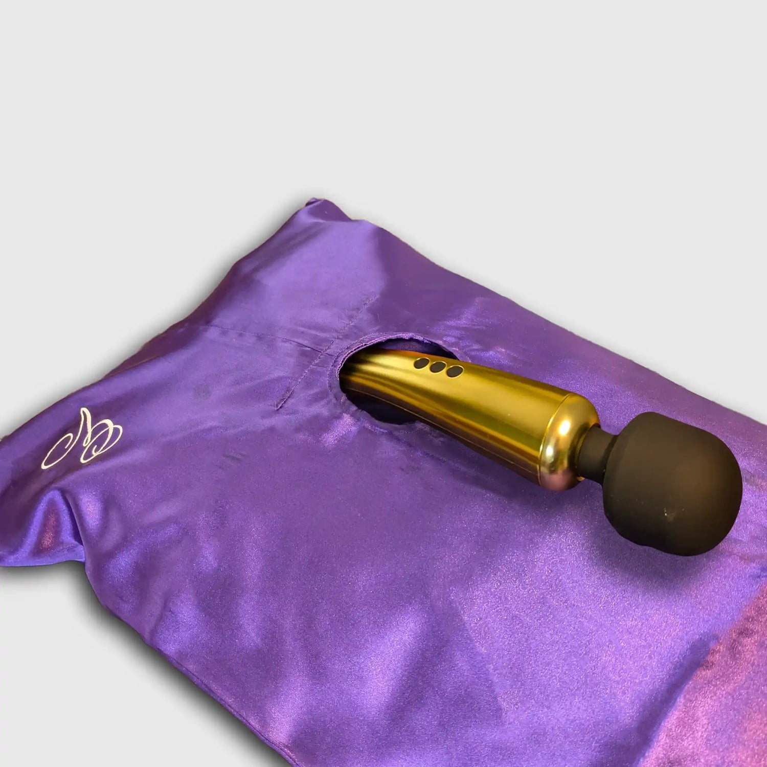 Pillowsforeplay Bolero Sex Pillow With Wand 
- Its adaptability means it can hold a wide range of toys